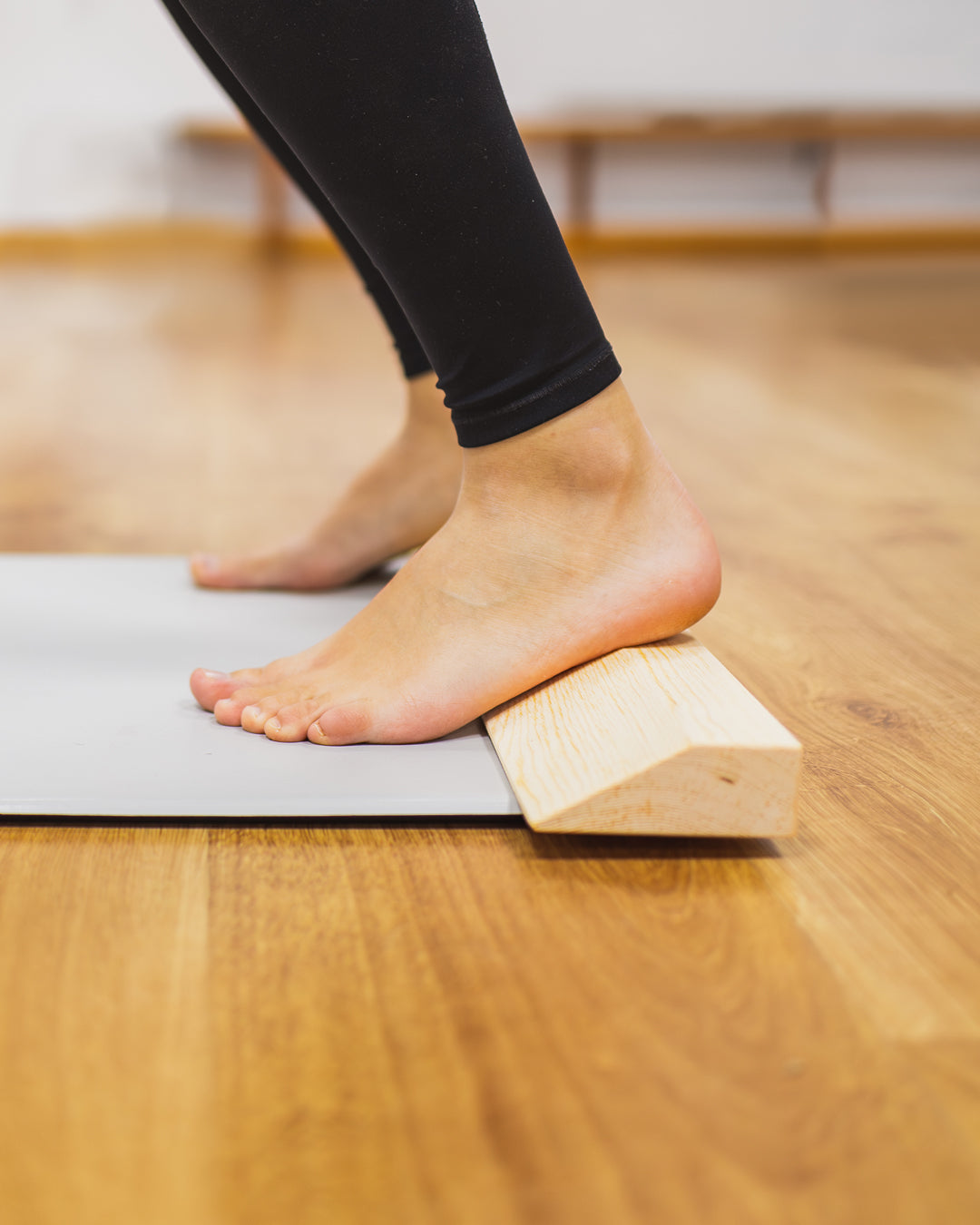 Coin | Planche de yoga en bois inclinée 
